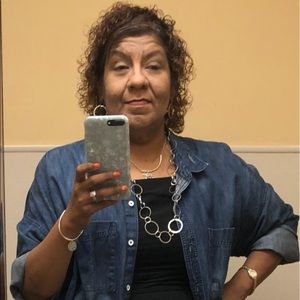 Meet your Posher, Lorie